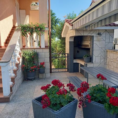 פורץ Apartment Vesna מראה חיצוני תמונה