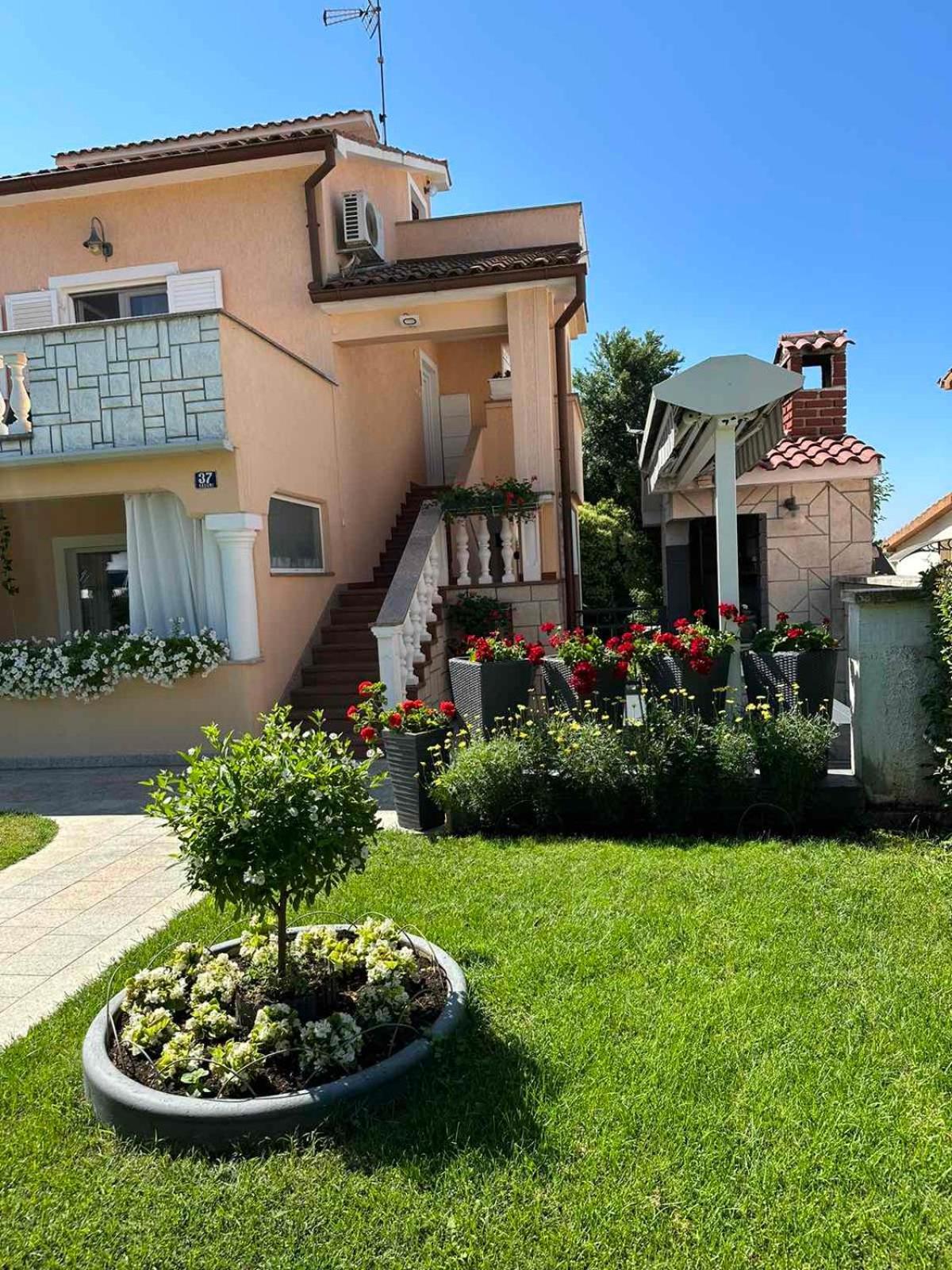 פורץ Apartment Vesna מראה חיצוני תמונה