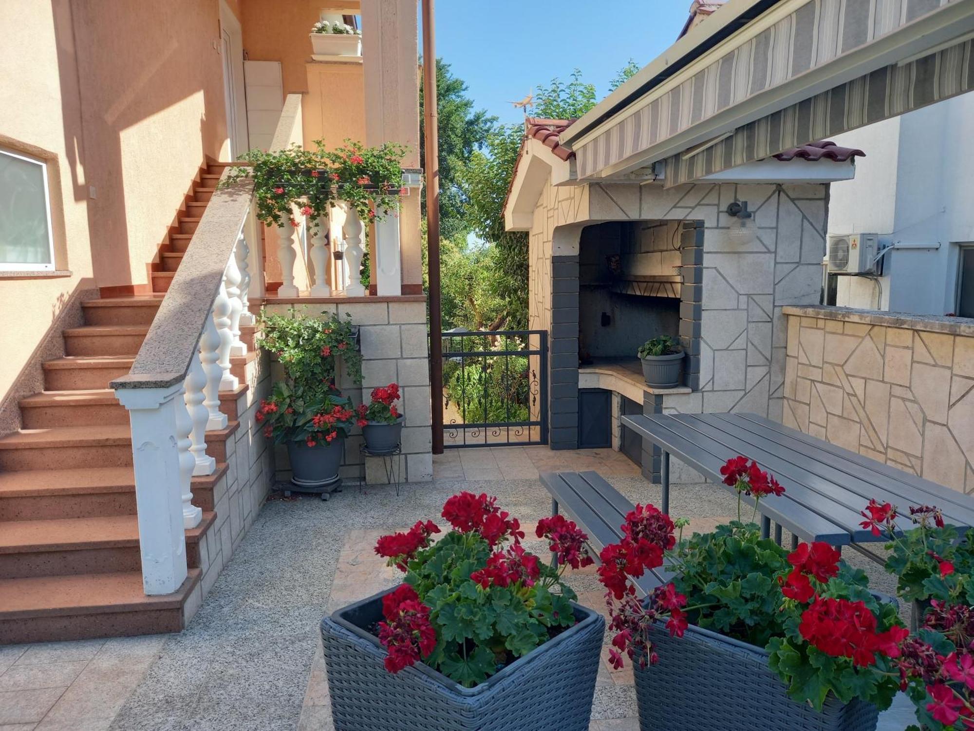 פורץ Apartment Vesna מראה חיצוני תמונה