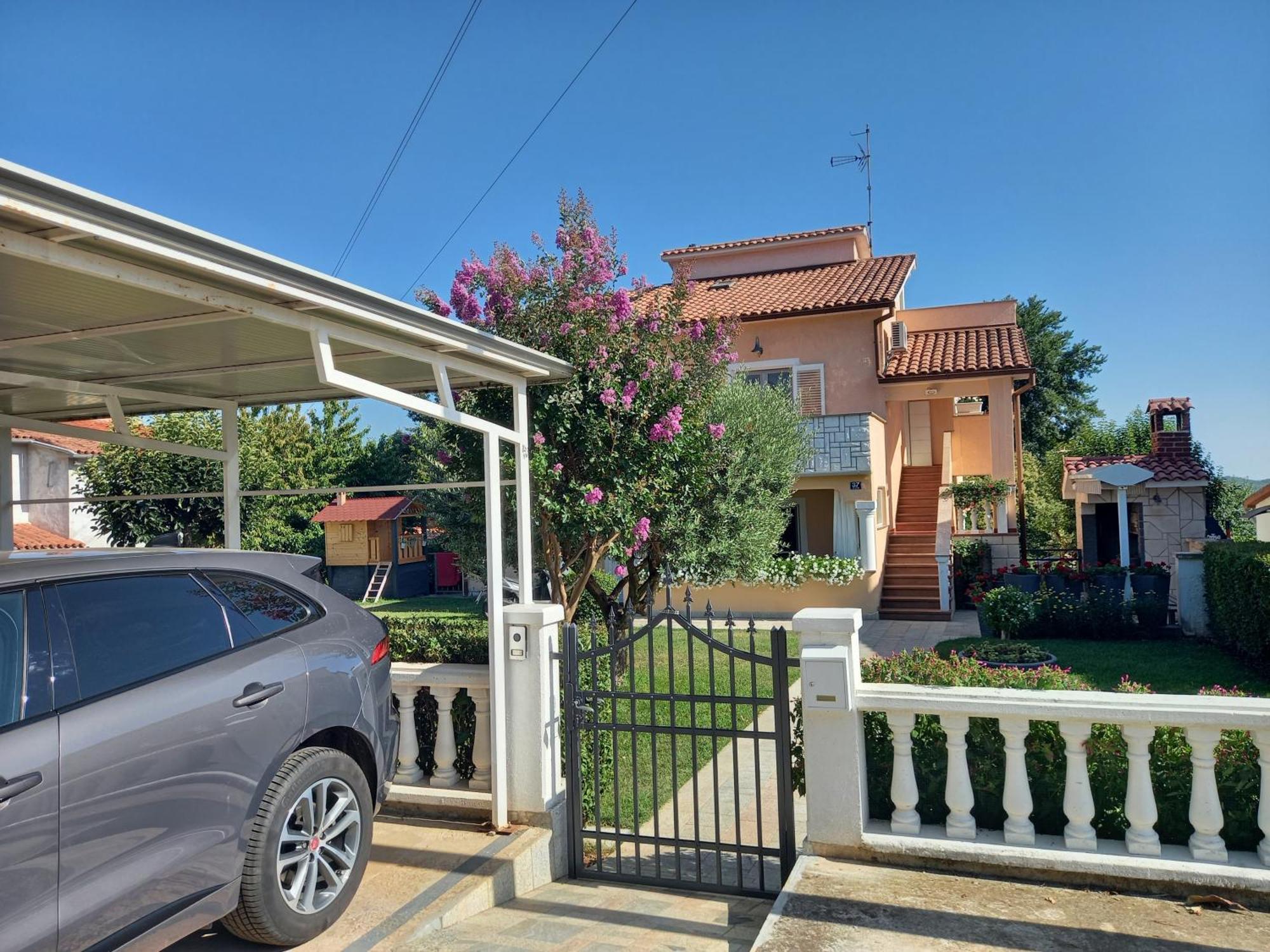 פורץ Apartment Vesna מראה חיצוני תמונה